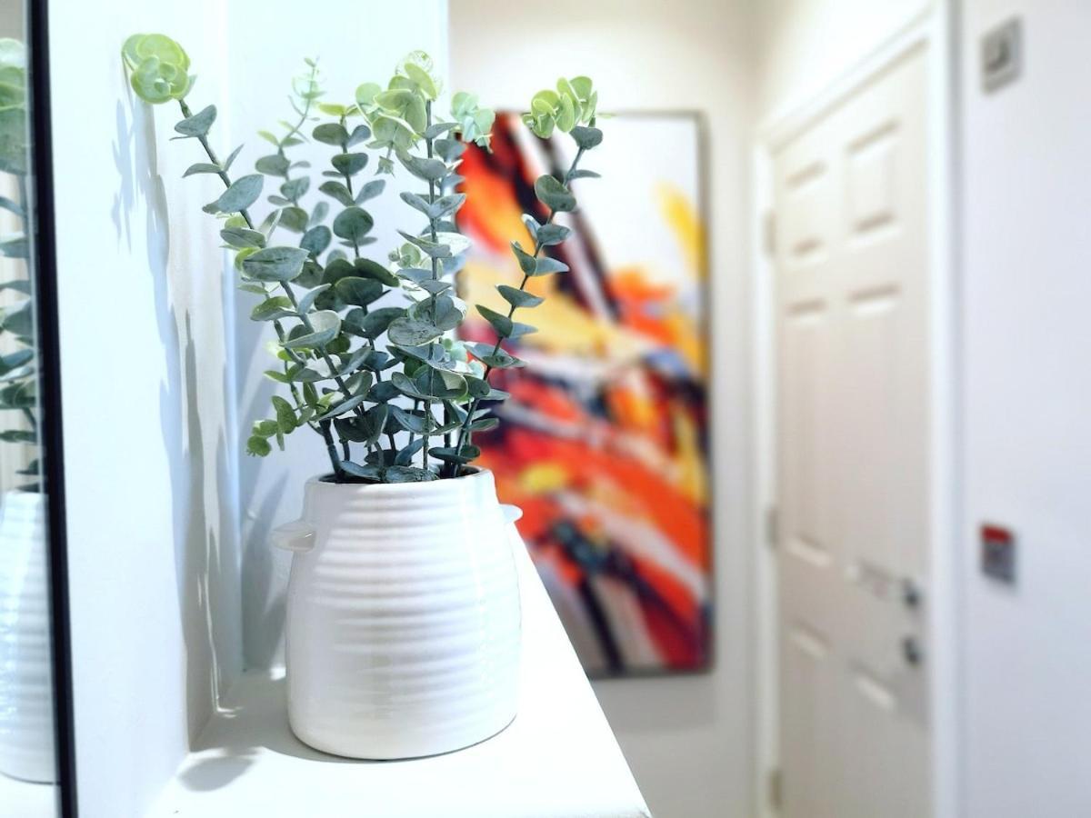 Stunning Modern Apartment Sleeps 4 - 6 Min Walk From Golden Beaches-Free Parking Bournemouth Exteriör bild