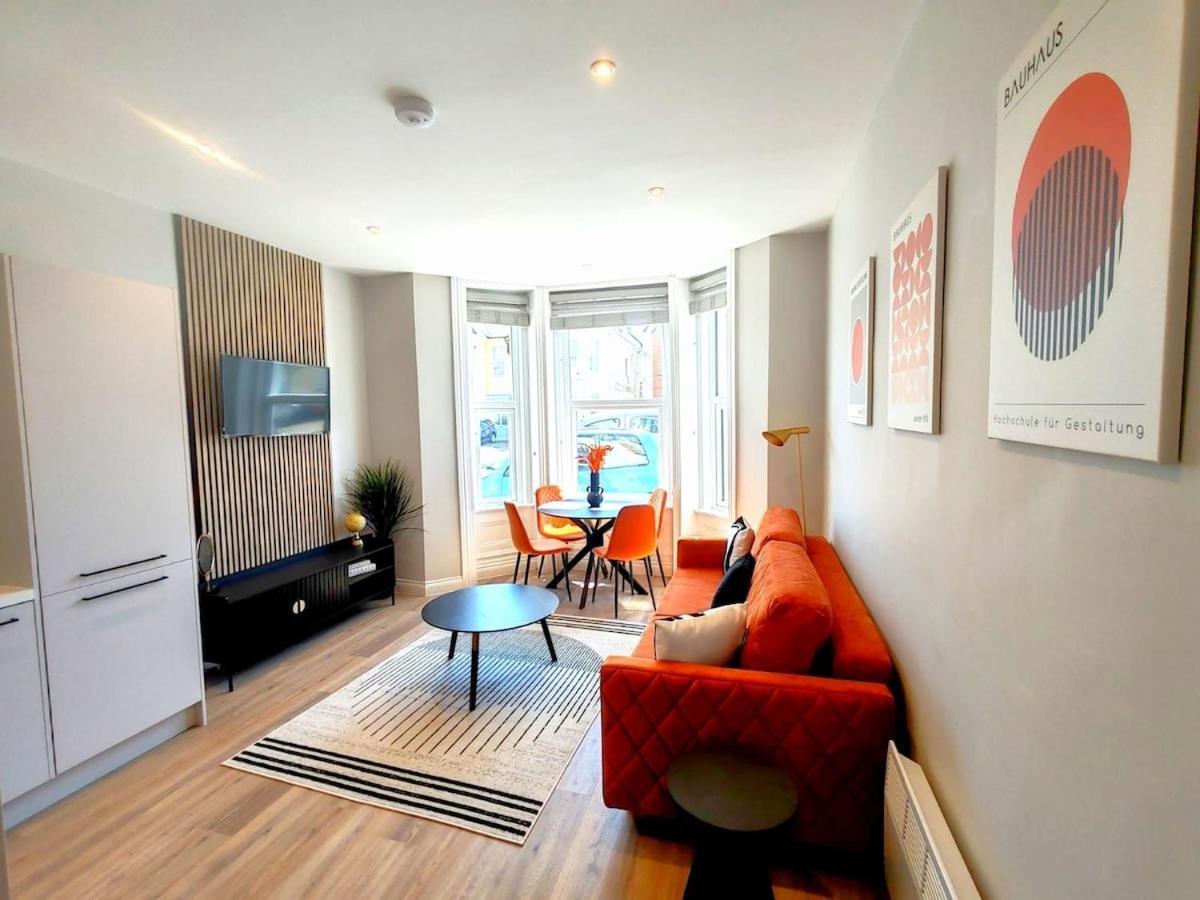 Stunning Modern Apartment Sleeps 4 - 6 Min Walk From Golden Beaches-Free Parking Bournemouth Exteriör bild