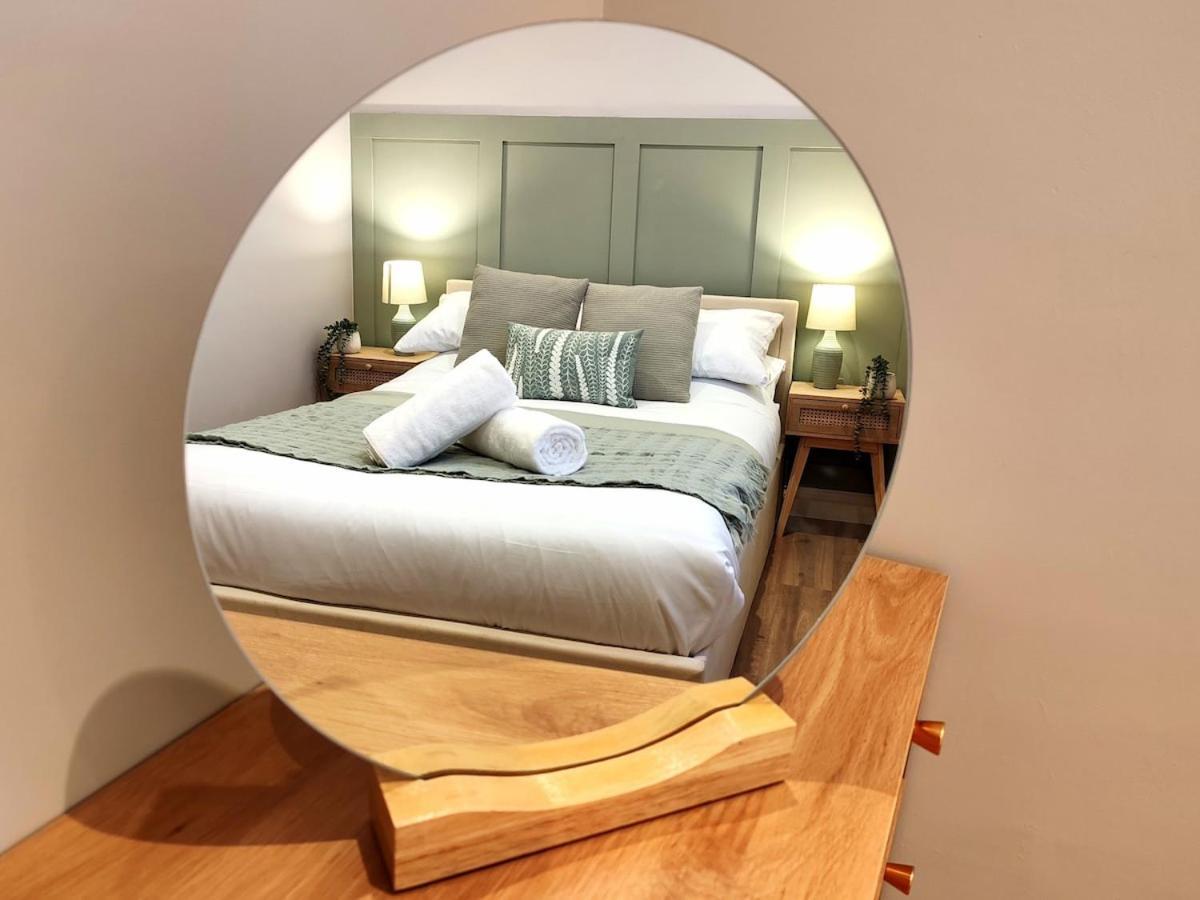 Stunning Modern Apartment Sleeps 4 - 6 Min Walk From Golden Beaches-Free Parking Bournemouth Exteriör bild