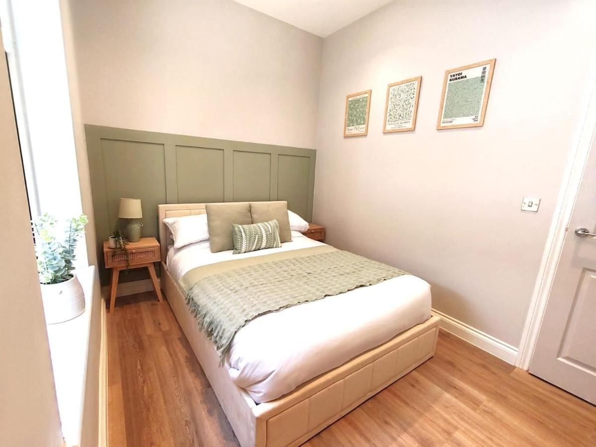 Stunning Modern Apartment Sleeps 4 - 6 Min Walk From Golden Beaches-Free Parking Bournemouth Exteriör bild