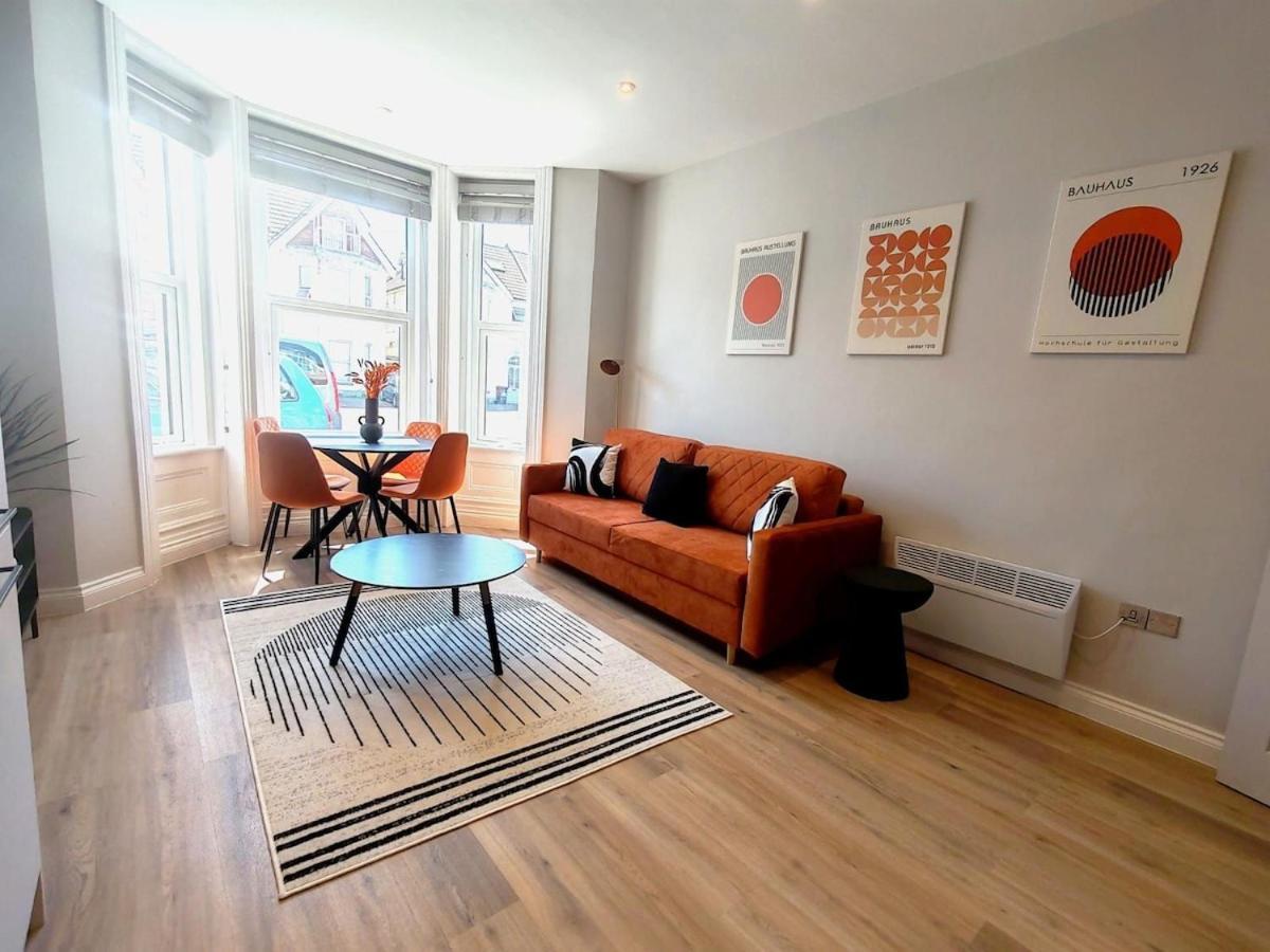 Stunning Modern Apartment Sleeps 4 - 6 Min Walk From Golden Beaches-Free Parking Bournemouth Exteriör bild