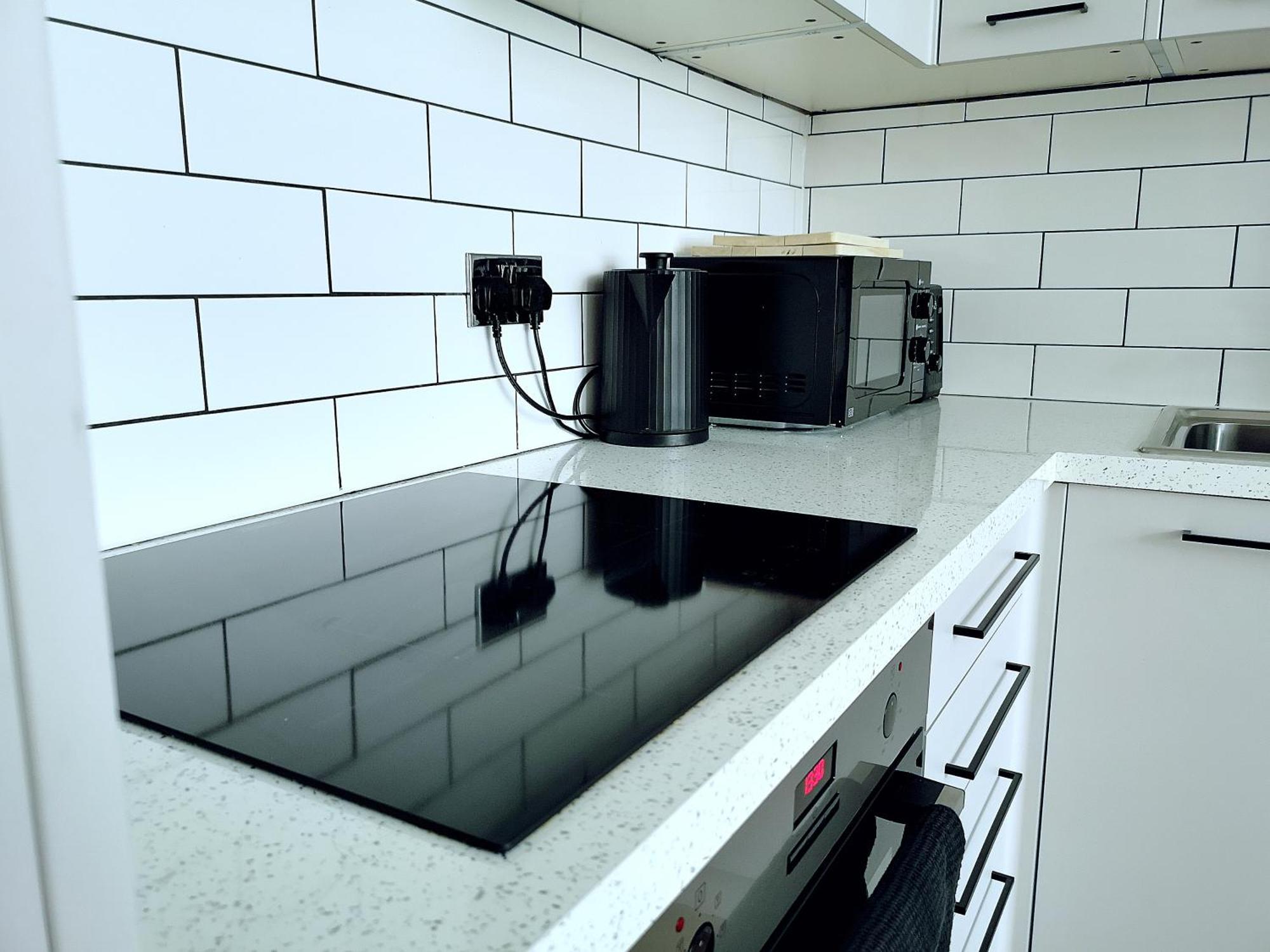 Stunning Modern Apartment Sleeps 4 - 6 Min Walk From Golden Beaches-Free Parking Bournemouth Exteriör bild