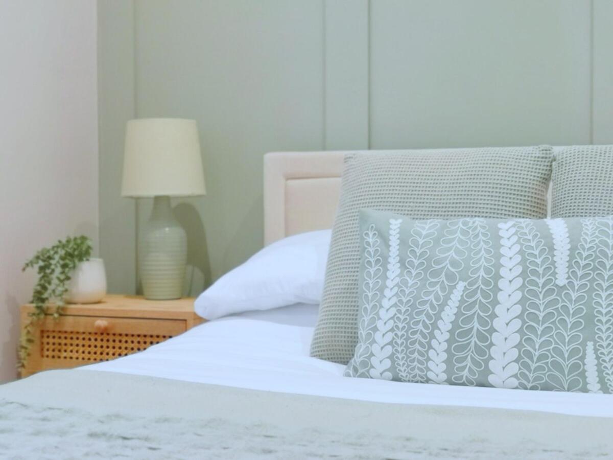 Stunning Modern Apartment Sleeps 4 - 6 Min Walk From Golden Beaches-Free Parking Bournemouth Exteriör bild