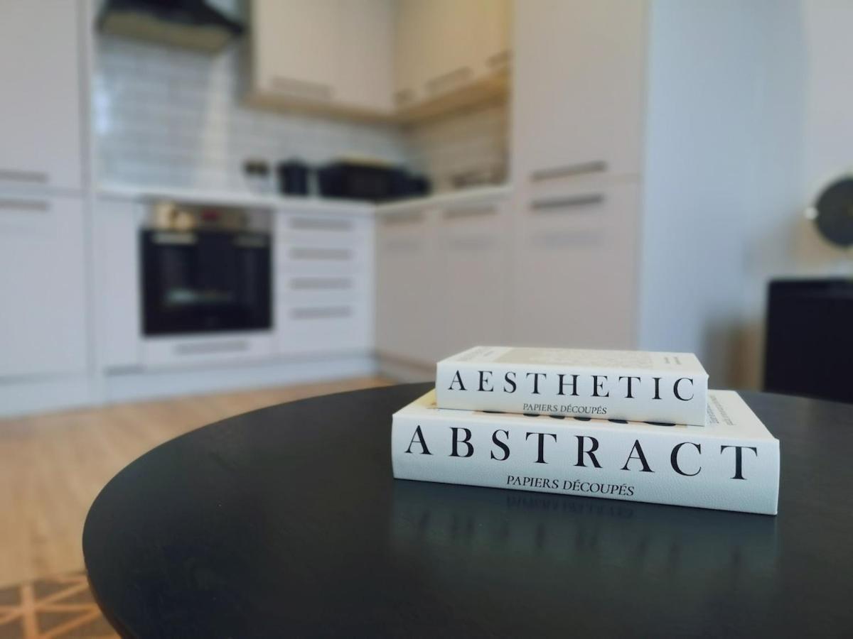 Stunning Modern Apartment Sleeps 4 - 6 Min Walk From Golden Beaches-Free Parking Bournemouth Exteriör bild