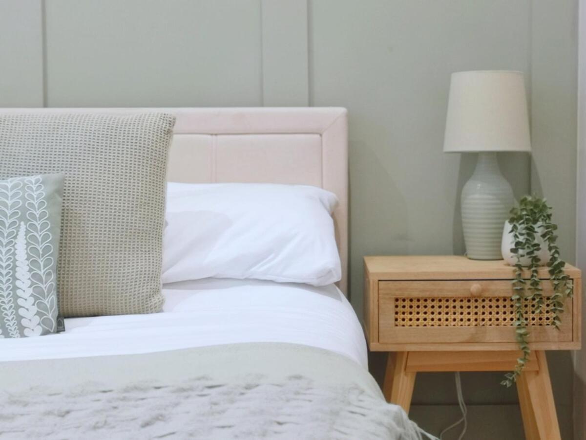 Stunning Modern Apartment Sleeps 4 - 6 Min Walk From Golden Beaches-Free Parking Bournemouth Exteriör bild